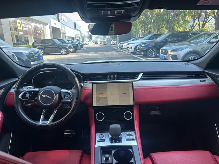 Фото 4 - Jaguar F-Pace