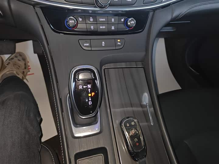 Фото 14 - Buick LaCrosse