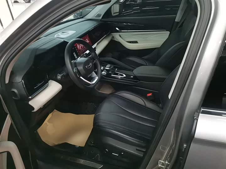 Фото 15 - Geely Monjaro