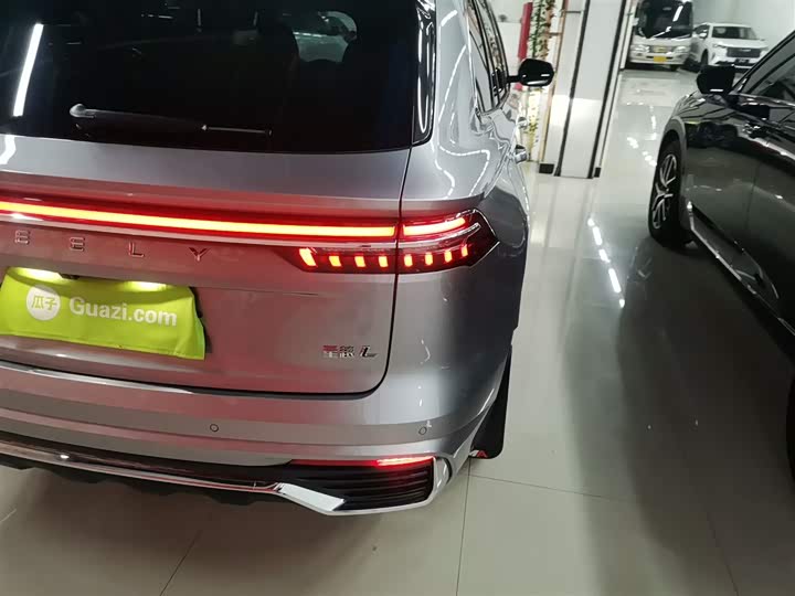 Фото 8 - Geely Monjaro