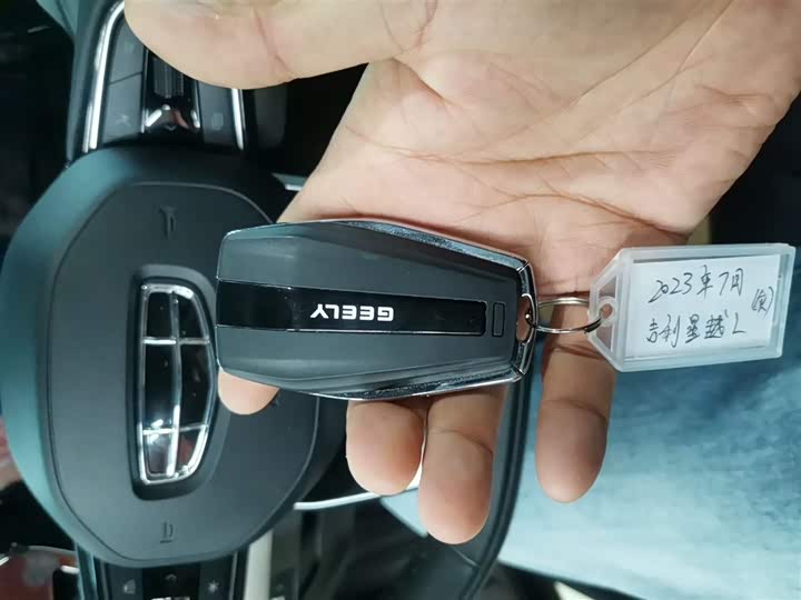 Фото 9 - Geely Monjaro