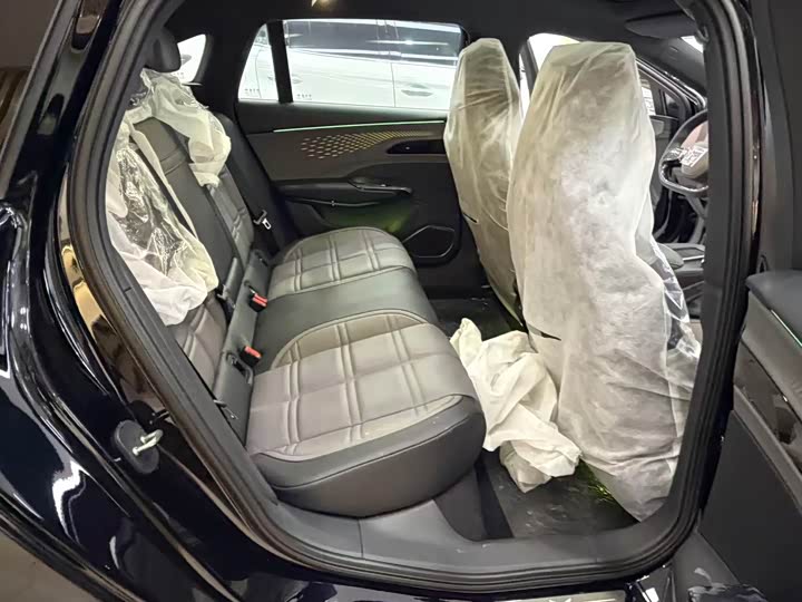 Фото 18 - Hongqi EH7