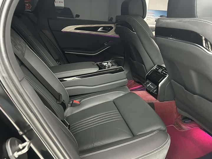 Фото 10 - Hongqi H9