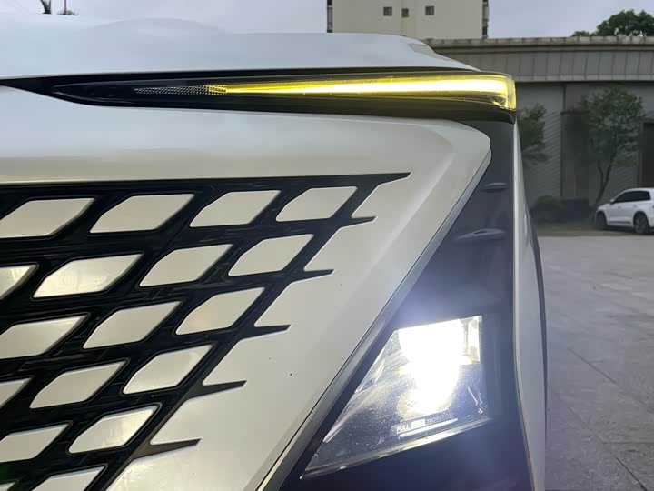 Фото 13 - Changan UNI-T