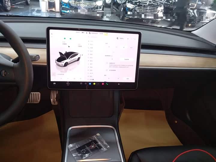 Фото 13 - Tesla Model 3