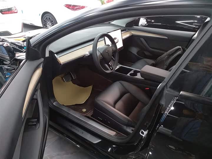 Фото 15 - Tesla Model 3