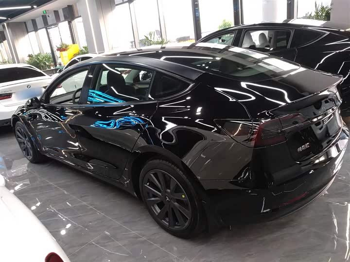 Фото 5 - Tesla Model 3