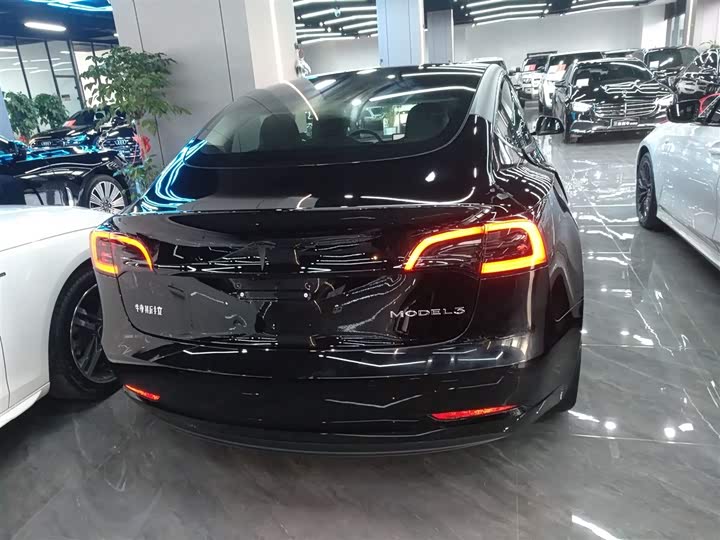 Фото 6 - Tesla Model 3