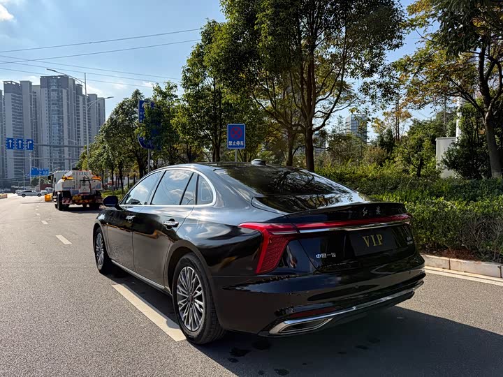 Фото 11 - Hongqi H5