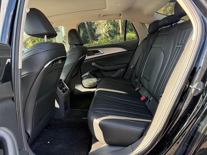 Фото 5 - Hongqi H5