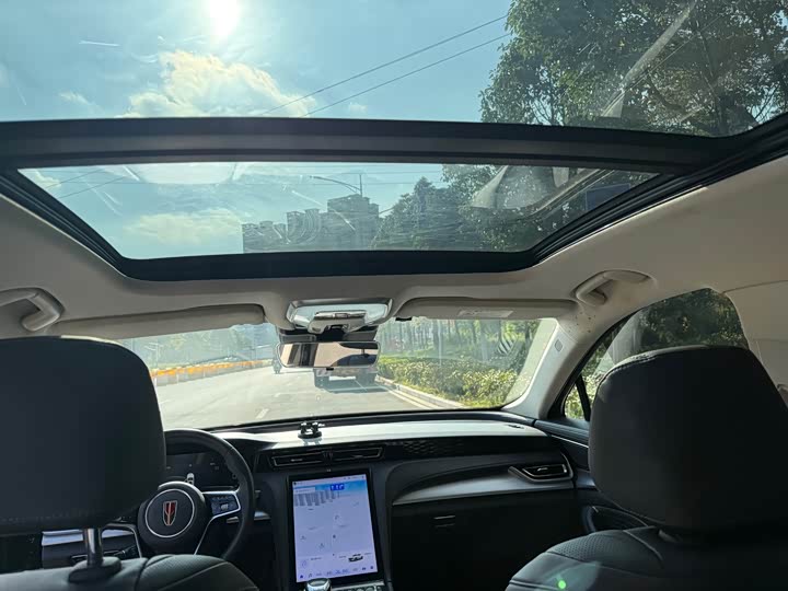 Фото 7 - Hongqi H5