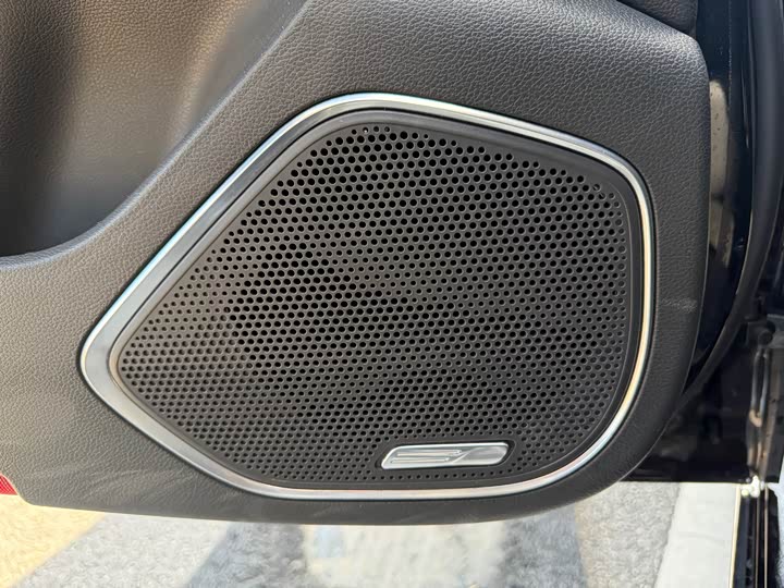 Фото 8 - Hongqi H5