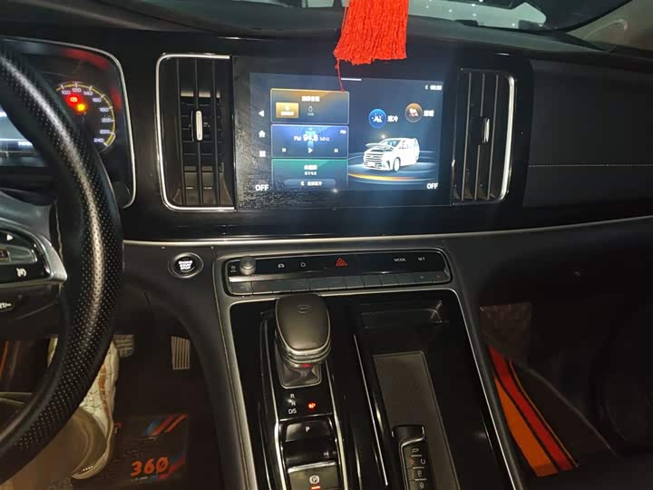 Фото 13 - GAC Trumpchi M8