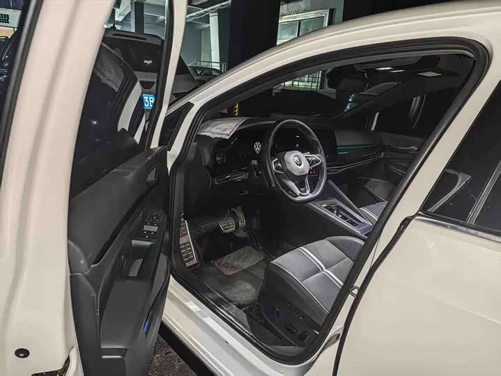 Фото 7 - Volkswagen Golf