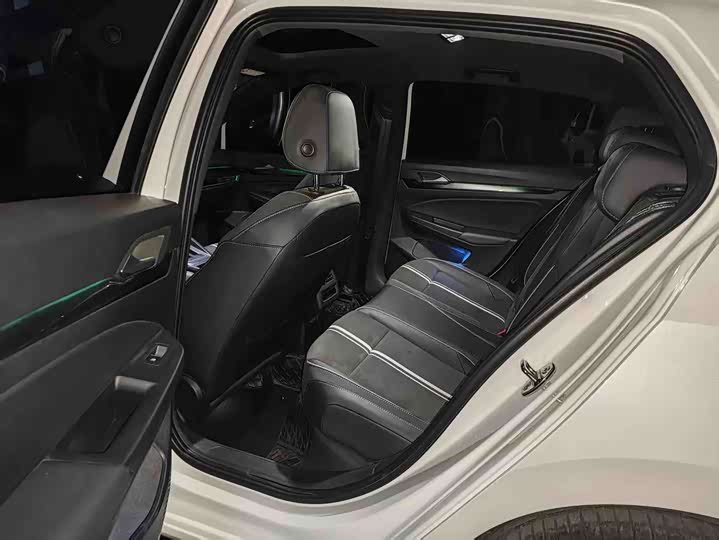 Фото 8 - Volkswagen Golf