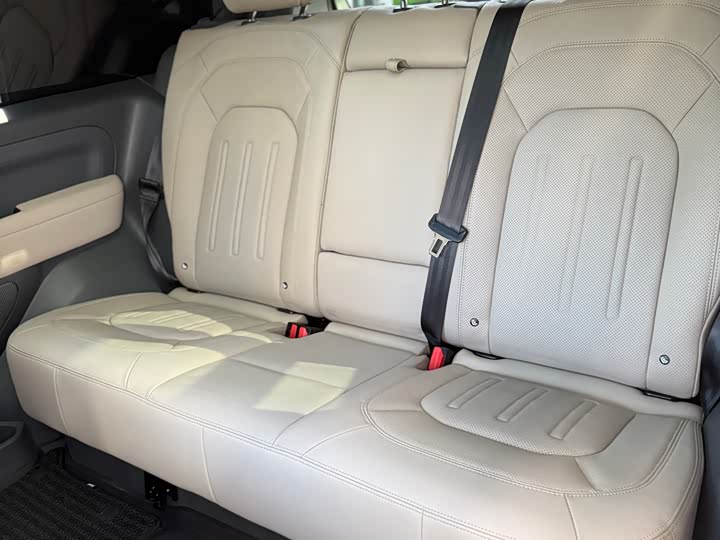 Фото 10 - Land Rover Defender