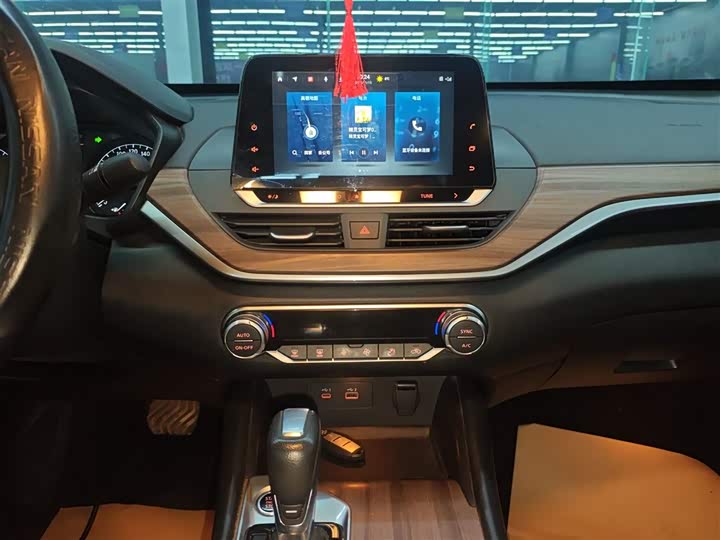 Фото 13 - Nissan Teana