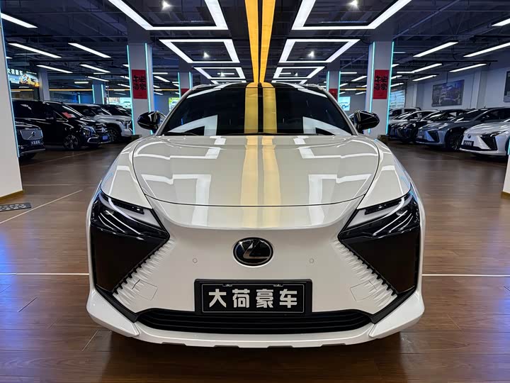 Фото 2 - Lexus RZ
