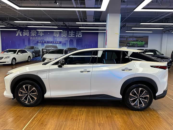 Фото 8 - Lexus RZ