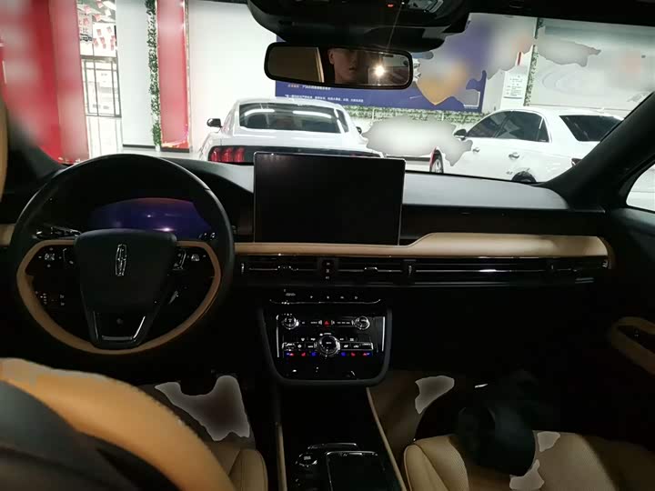 Фото 10 - Lincoln Corsair