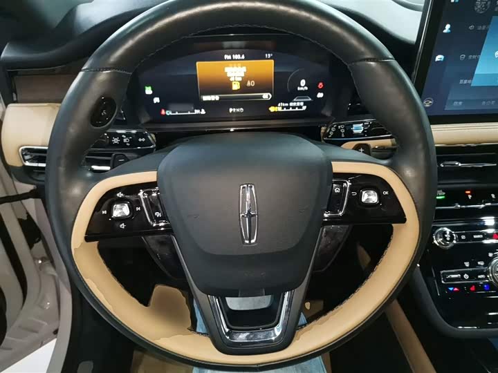 Фото 11 - Lincoln Corsair