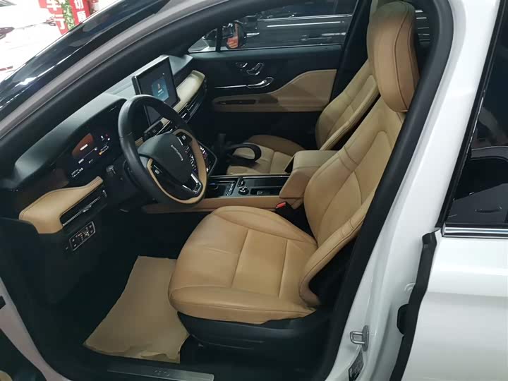 Фото 15 - Lincoln Corsair