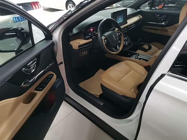 Фото 16 - Lincoln Corsair