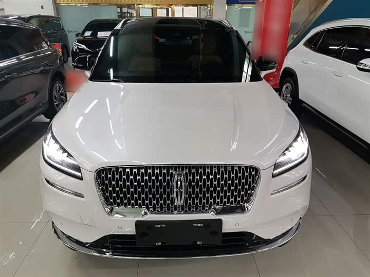 Фото 3 - Lincoln Corsair