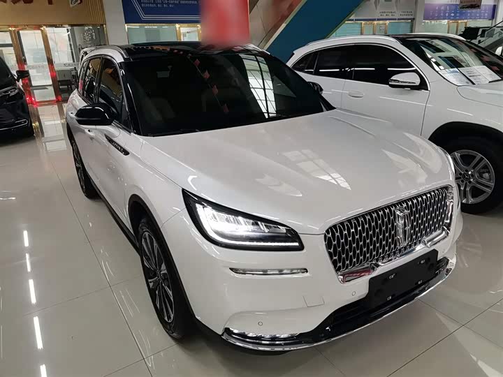 Фото 4 - Lincoln Corsair