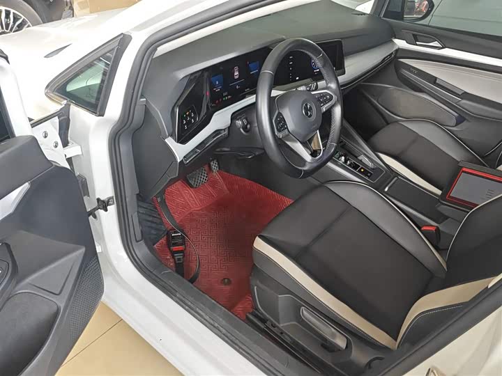 Фото 16 - Volkswagen Golf