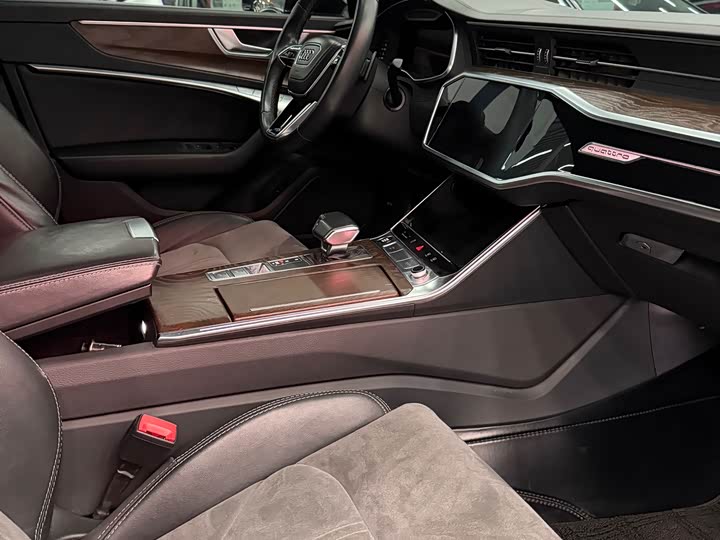 Фото 7 - Audi A6L