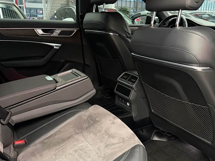 Фото 8 - Audi A6L