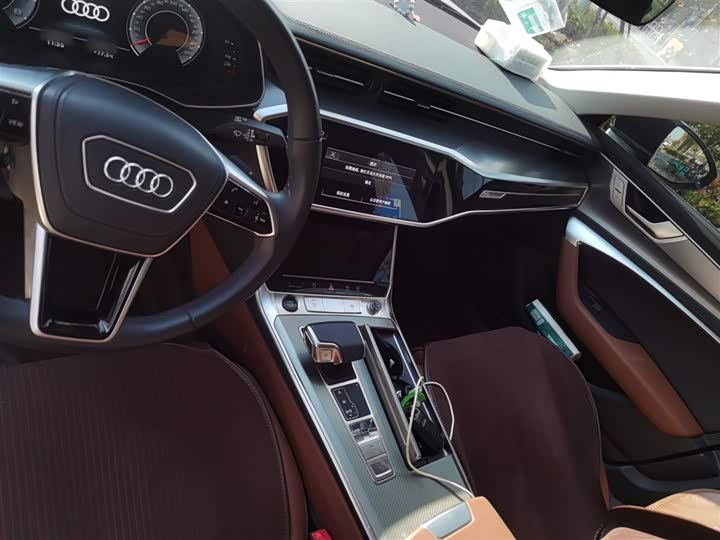 Фото 10 - Audi A6L