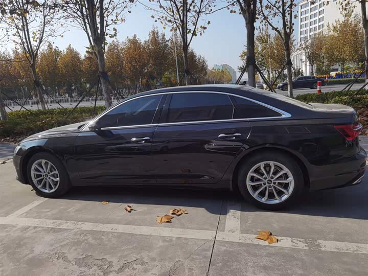 Фото 7 - Audi A6L