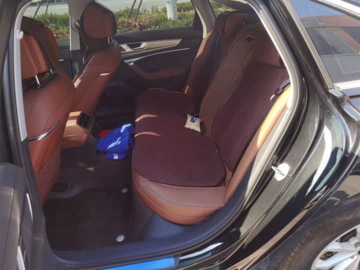 Фото 8 - Audi A6L