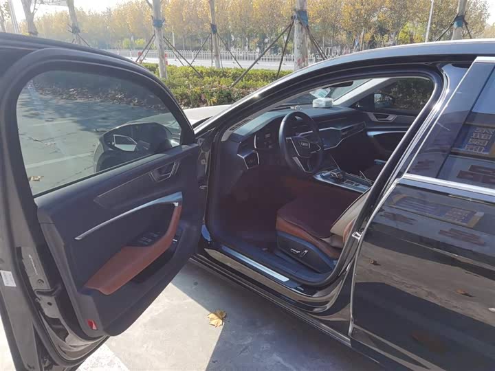 Фото 9 - Audi A6L