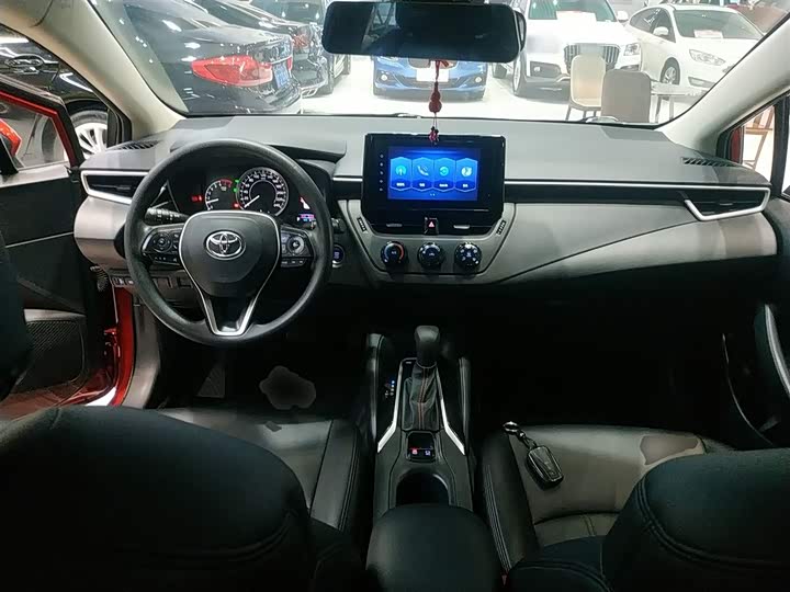 Фото 10 - Toyota Corolla