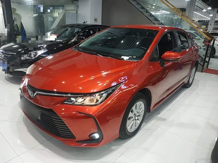 Фото 2 - Toyota Corolla