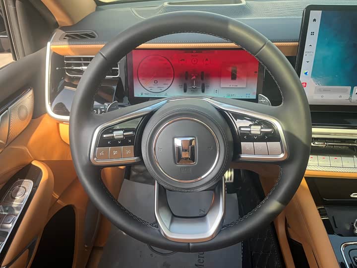 Фото 10 - Tank 500 Hybrid