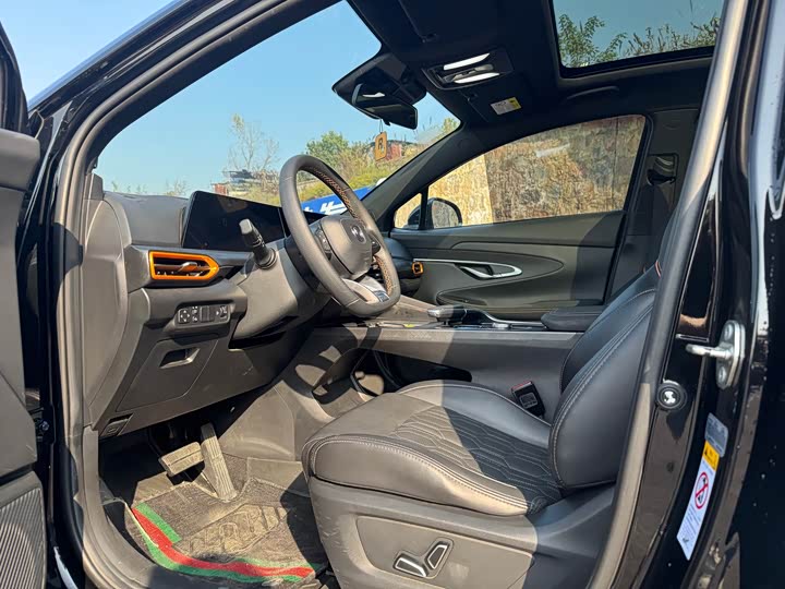 Фото 10 - Changan UNI-T