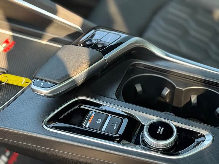 Фото 14 - Changan UNI-T