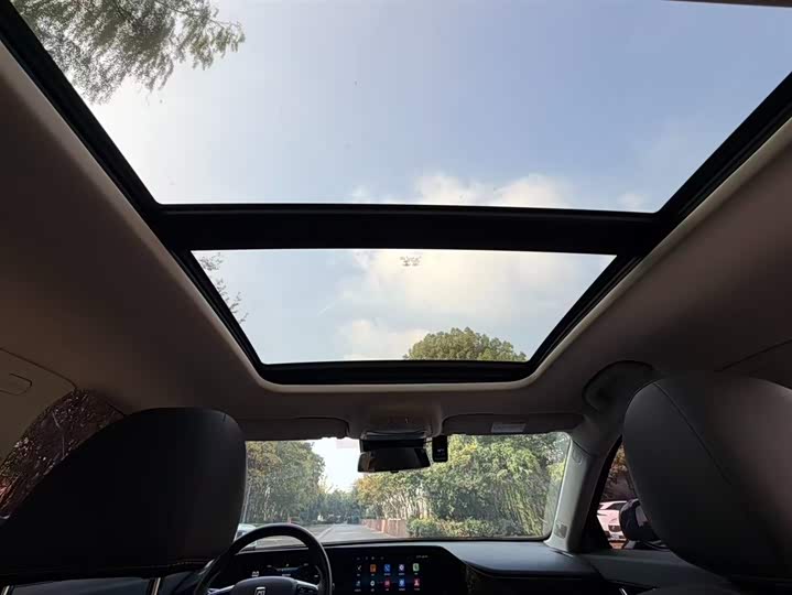 Фото 13 - Bestune B70