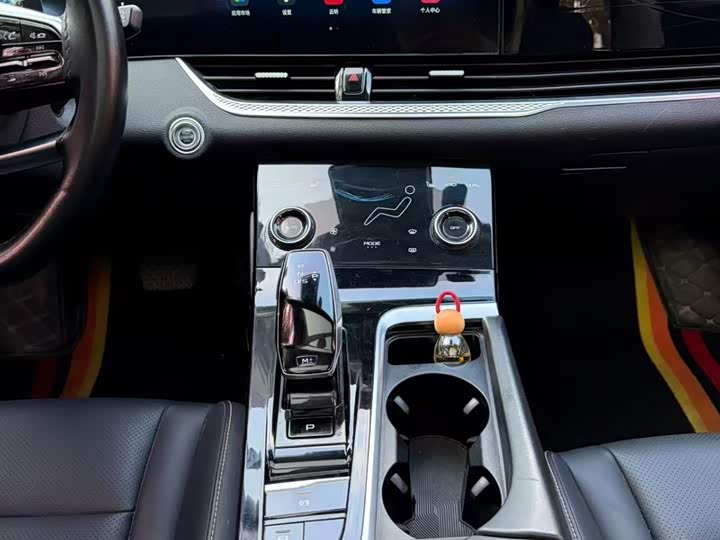 Фото 14 - Bestune B70