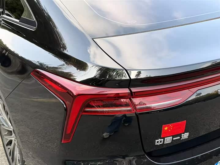 Фото 19 - Bestune B70