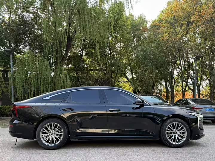 Фото 4 - Bestune B70