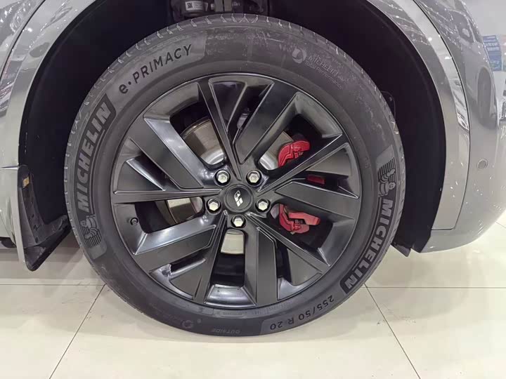 Фото 21 - LiXiang L8