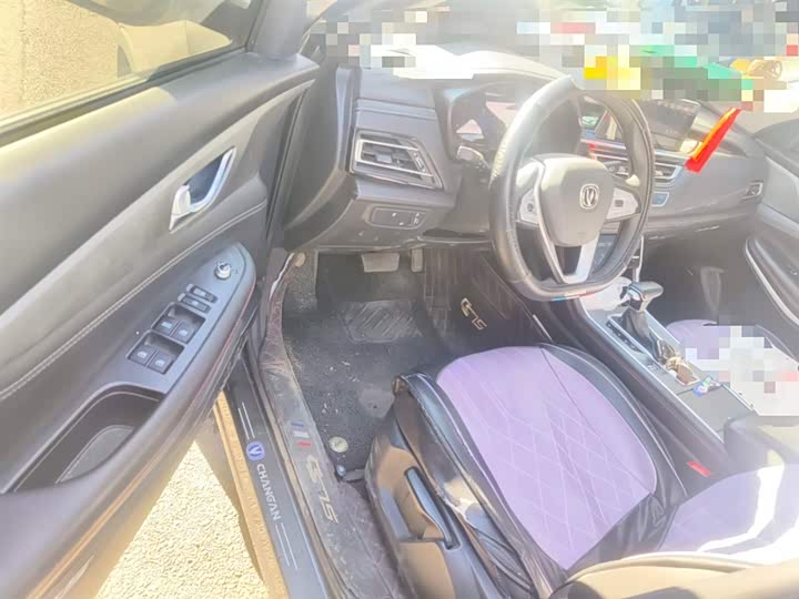 Фото 14 - Changan CS75