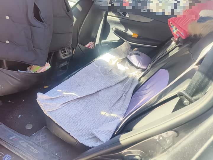 Фото 15 - Changan CS75