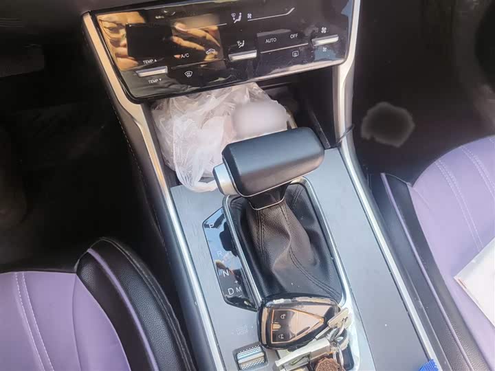 Фото 7 - Changan CS75