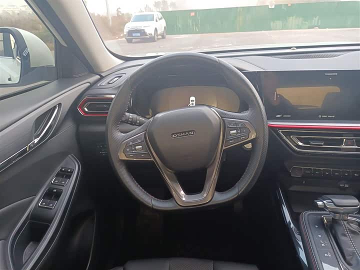 Фото 11 - Changan Oshan X5